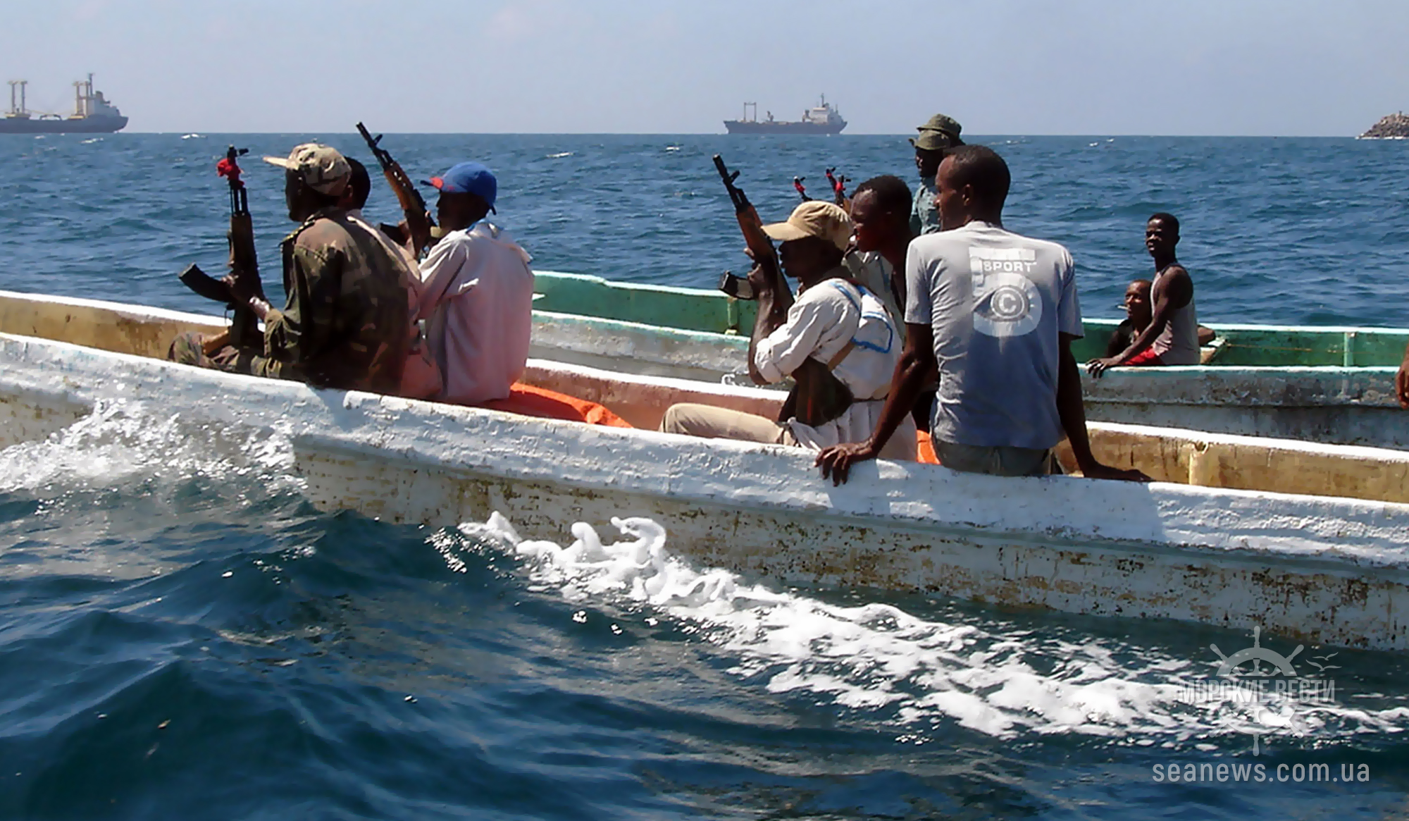 Сомалийские пираты ебут телку в море