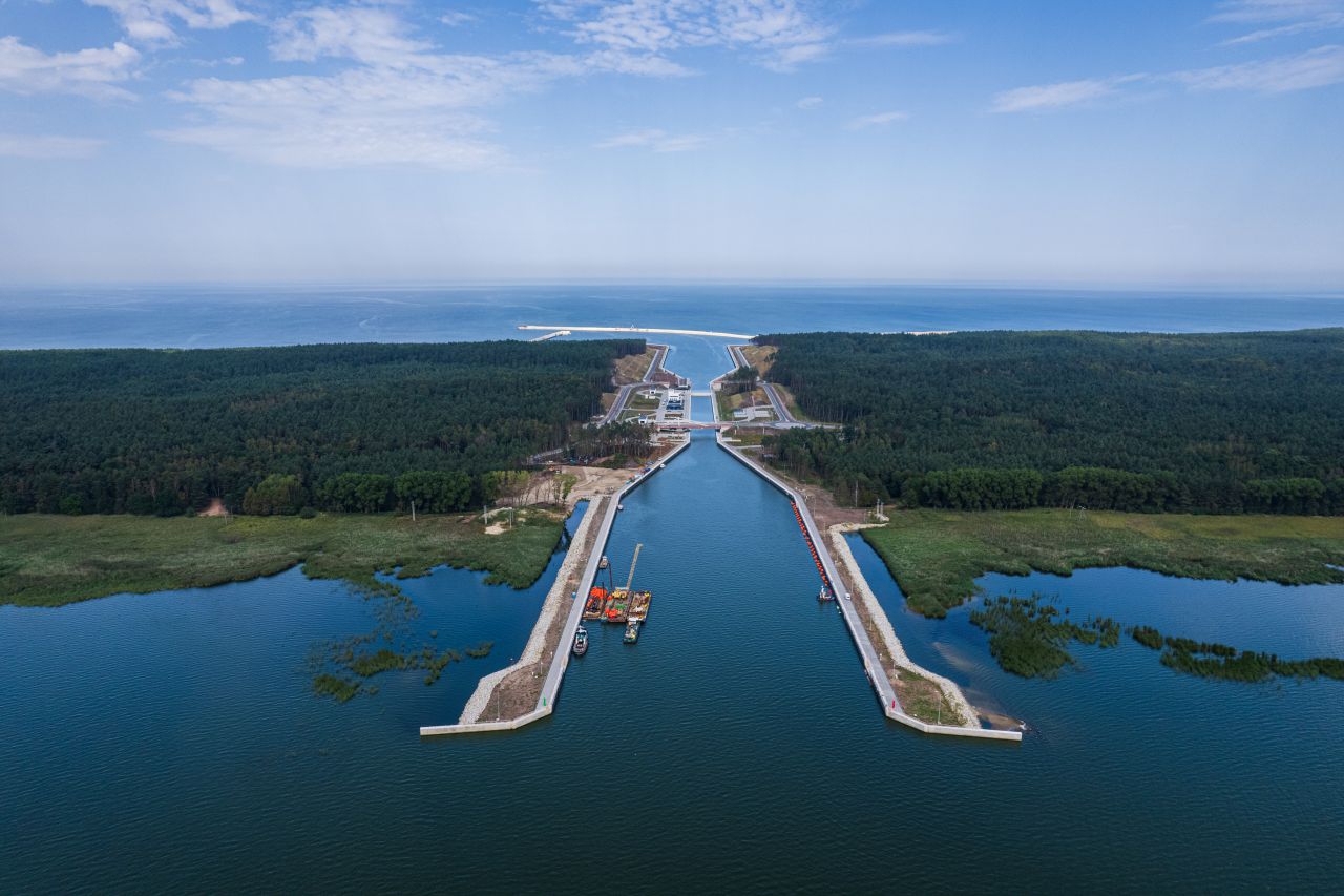 Польський канал, котрий проходить в обхід Росії, вже прийняв майже 1000 суден